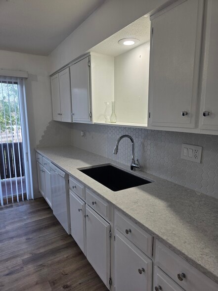 Building Photo - 11260 College Ave