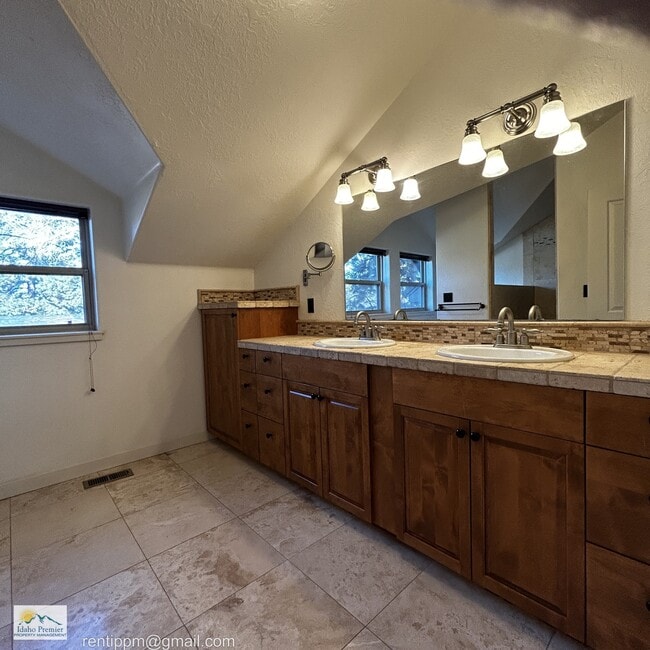 Building Photo - 1919 N 31st St