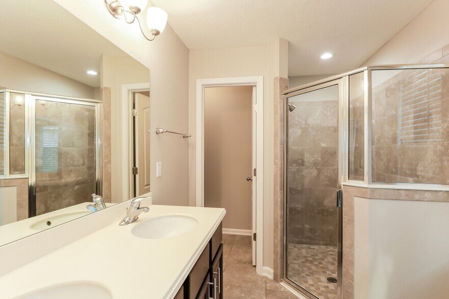 Building Photo - 2643 Salt Lake Dr