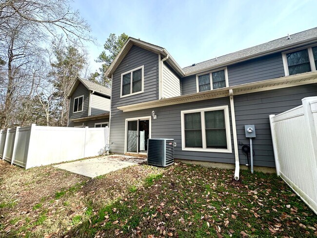Building Photo - 200 Seasons Circle, Unit 604, Suffolk, Va,...