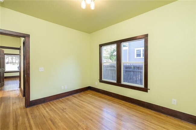 Building Photo - 312 S Willow Ave