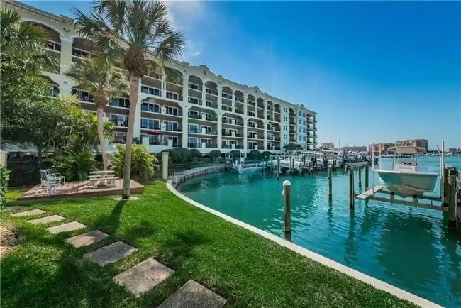 Building Photo - 240 Windward Passage