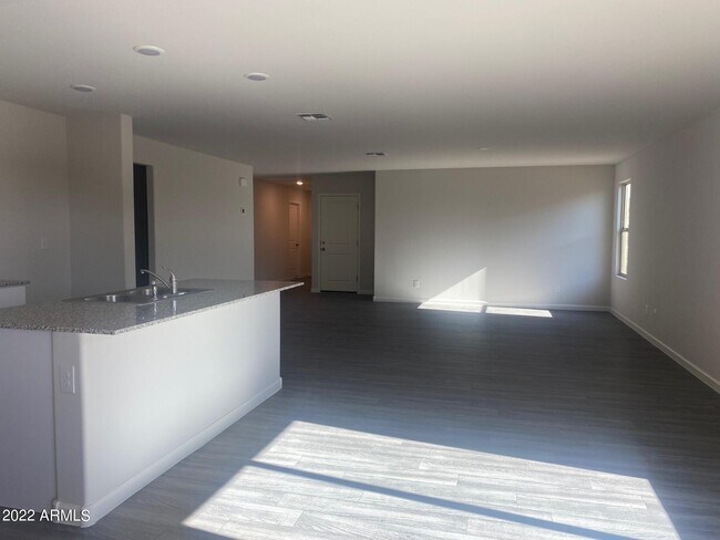 Building Photo - 2052 E Velvet Pl