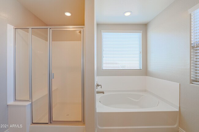 Building Photo - 2736 E Mews Rd