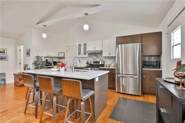 Building Photo - 2037 Lively Ridge Rd NE