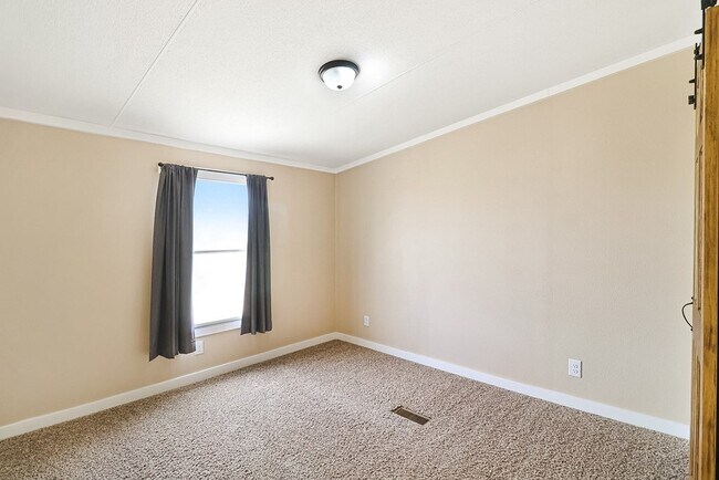 Building Photo - 14991 N Aster Ave