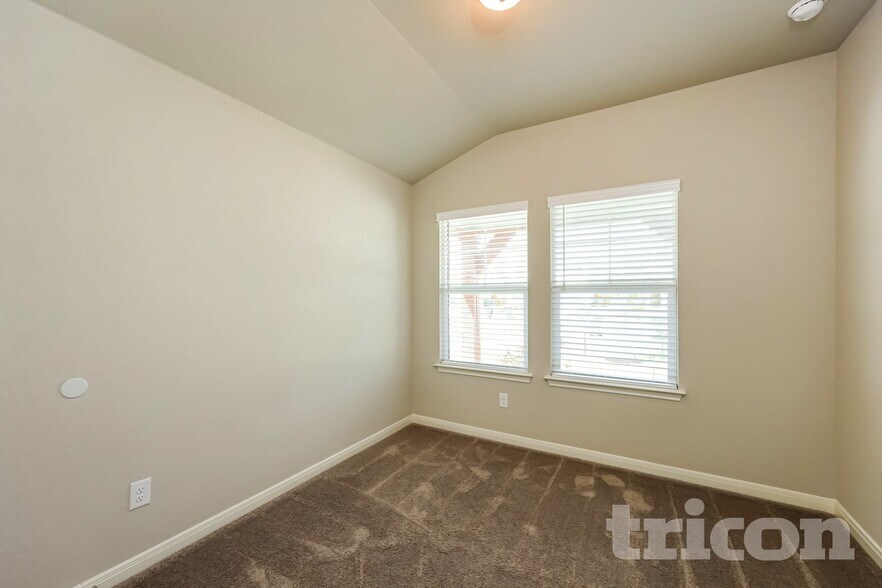 Building Photo - 5511 Shasta Pl