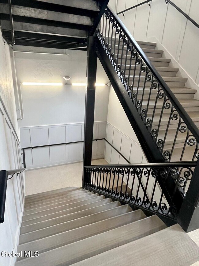 Building Photo - 77 Van Dam St