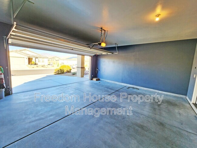 Building Photo - 3543 E Wallowa Dr