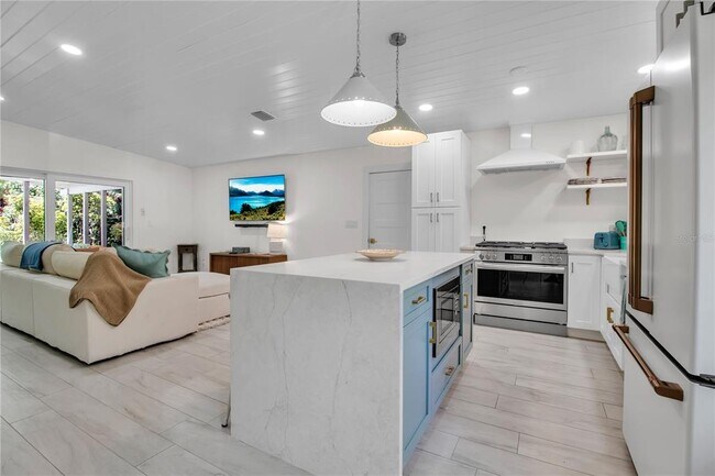 Building Photo - 6979 Longboat Dr S