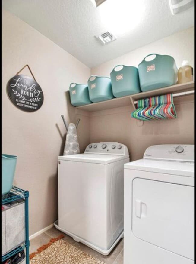 Building Photo - Lovely 3Bedroom/ 2.5 Bath Mesa Home!