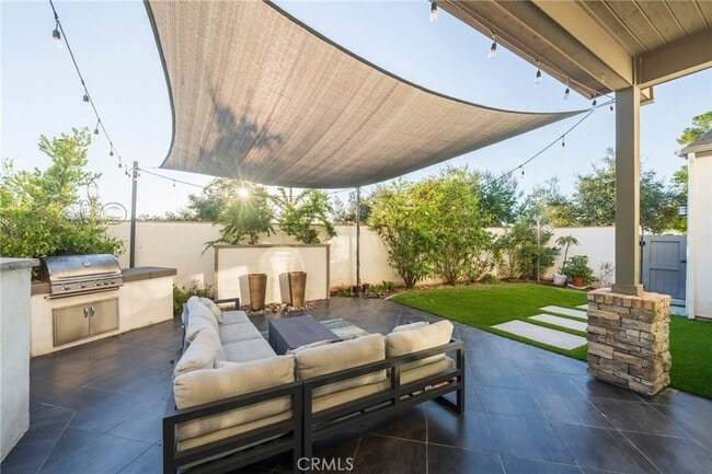 Building Photo - 102 Spectacle