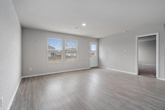 Building Photo - 542 Blue Stem Rd