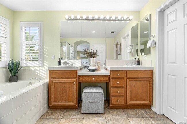 Building Photo - 45023 Silver Rose St