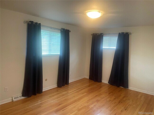 Building Photo - 7645 E Napa Pl