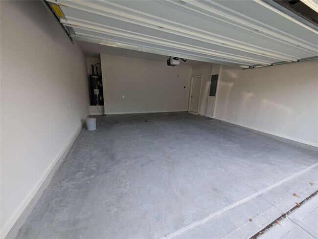 Building Photo - 2465 Poppy Ct