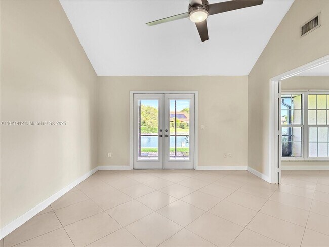Building Photo - 10323 Hidden Springs Ct