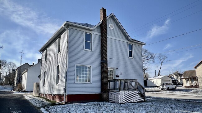 Primary Photo - 290 W Main St