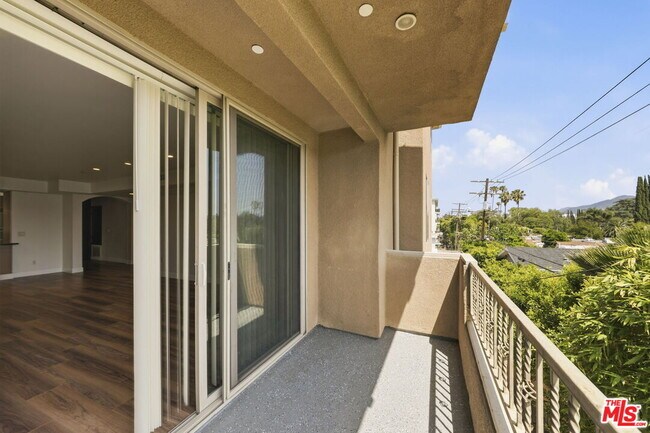 Building Photo - 11218 Camarillo St