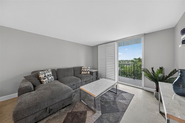 Building Photo - 1800 N Andrews Ave