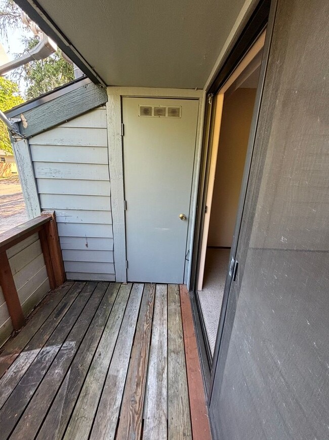 Building Photo - Ask about our move in special for this 1 bedroom 1 bath condo! Available now!!