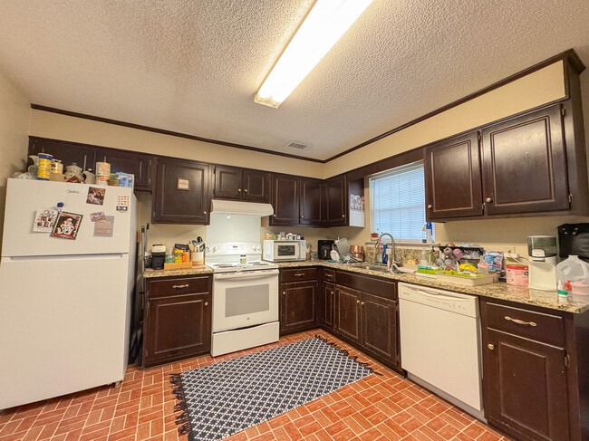 Building Photo - 507 S Kevin Ct