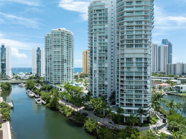 Building Photo - 16500 Collins Ave