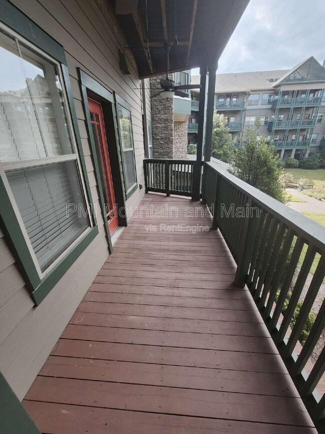 Building Photo - 9 Kenilworth Knolls