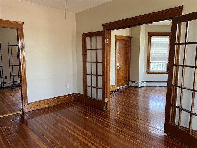 Building Photo - 179-181 Grove Street Unit 3