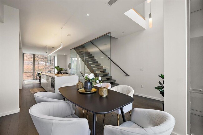 Building Photo - 3105 Brush St