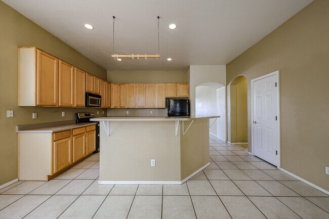 Building Photo - Charming 4BD, 2BA home in Chandler!