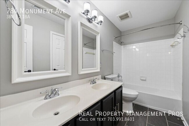 Building Photo - 784 Monument Ave