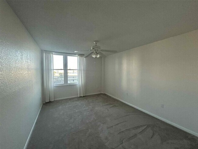 Building Photo - 400 Island Way