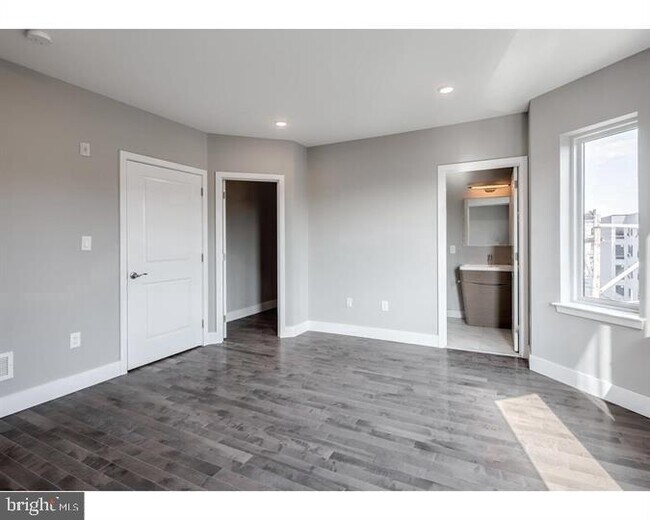 Building Photo - 914 N 16th St