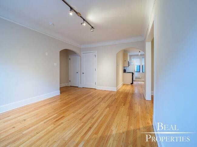 Building Photo - 0 bedroom in CHICAGO IL 60647