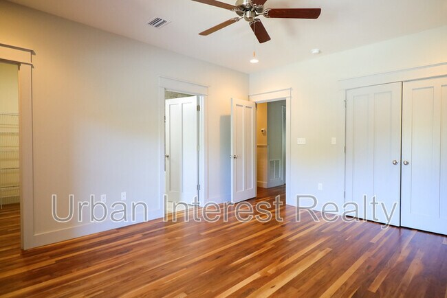 Building Photo - 15 Palm St