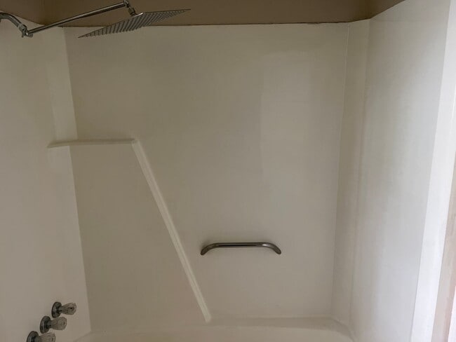 Building Photo - Charming 3 bed room 1 bath room
