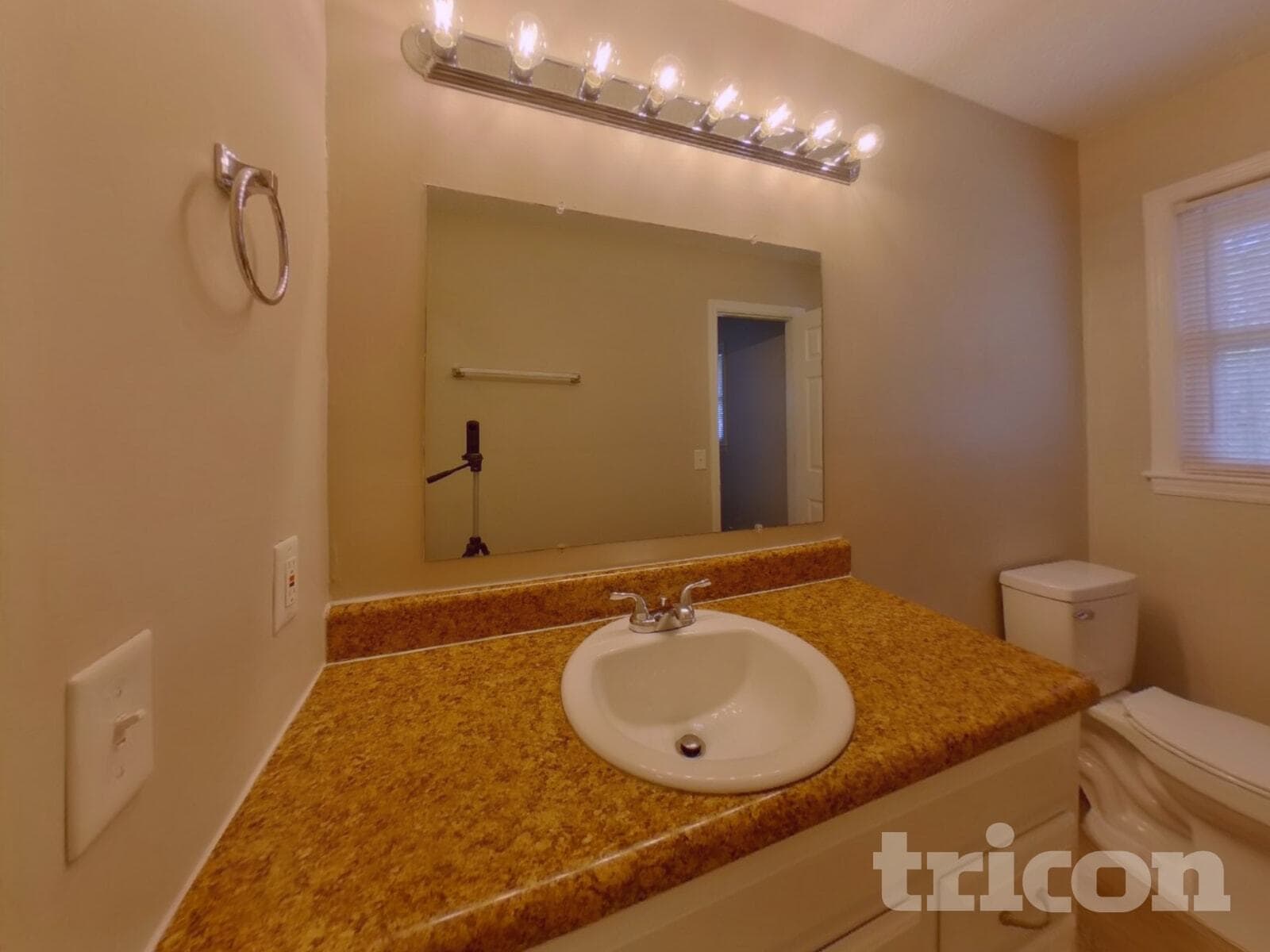 Building Photo - 3959 Notre Dame Pass