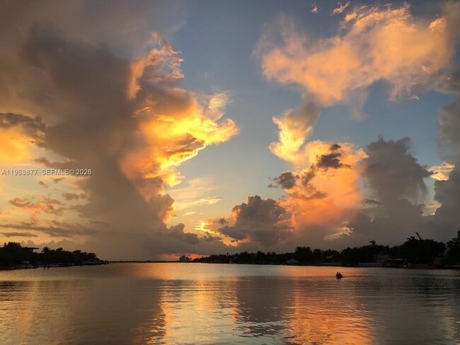 Building Photo - 8620 Byron Ave