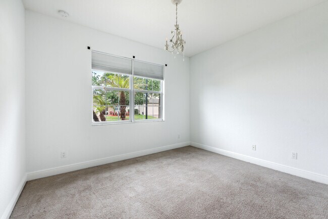 Building Photo - 1367 NW Leonardo Cir