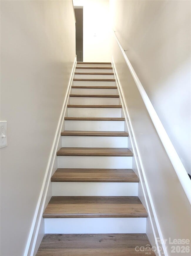 Building Photo - 315 Hamilton Dr NE