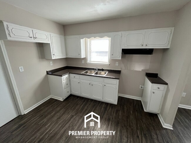 Building Photo - 211 Burwood Dr