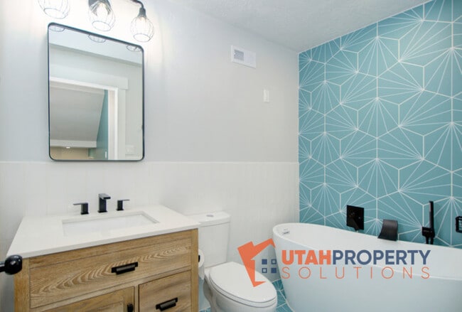 Building Photo - 1734 W Newcastle Ln