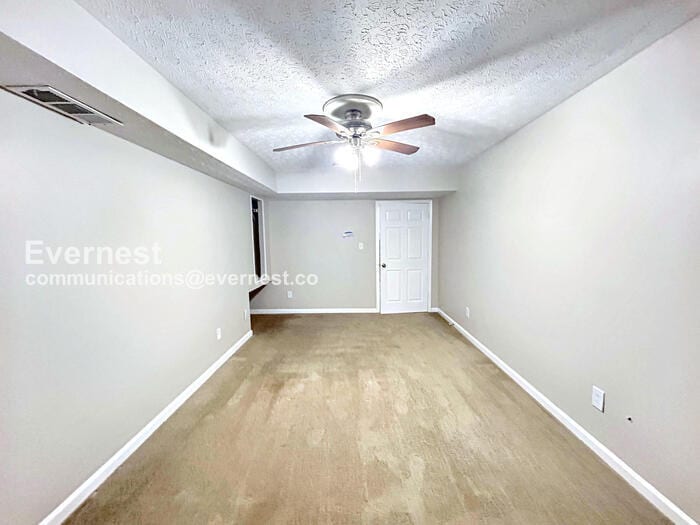 Building Photo - 320 Ashley Woods Dr