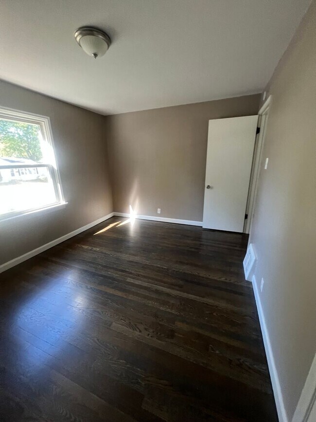 Building Photo - 3 Bedroom One Bath House in Bissell Hills ...
