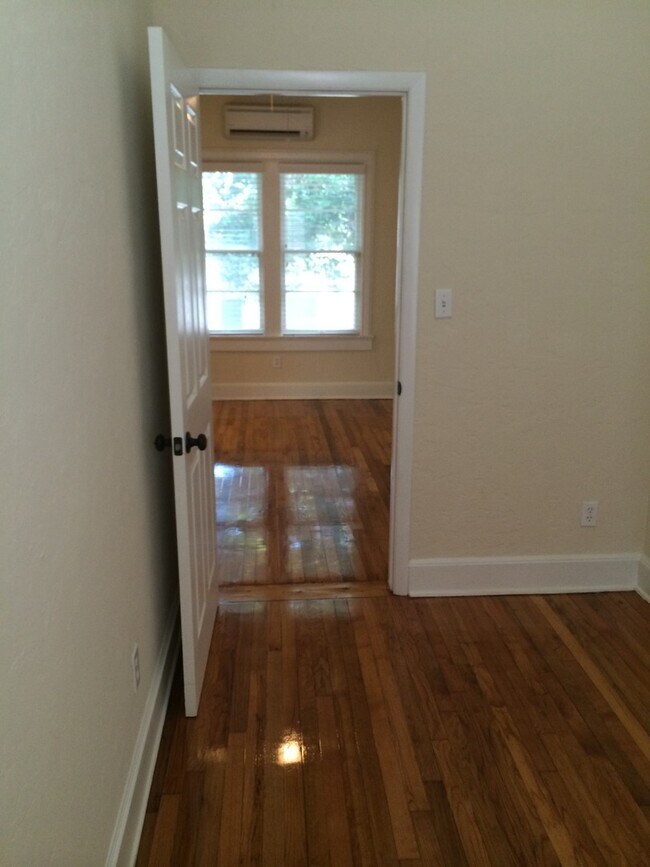 Building Photo - Margaret&#39;s Manor 919-A