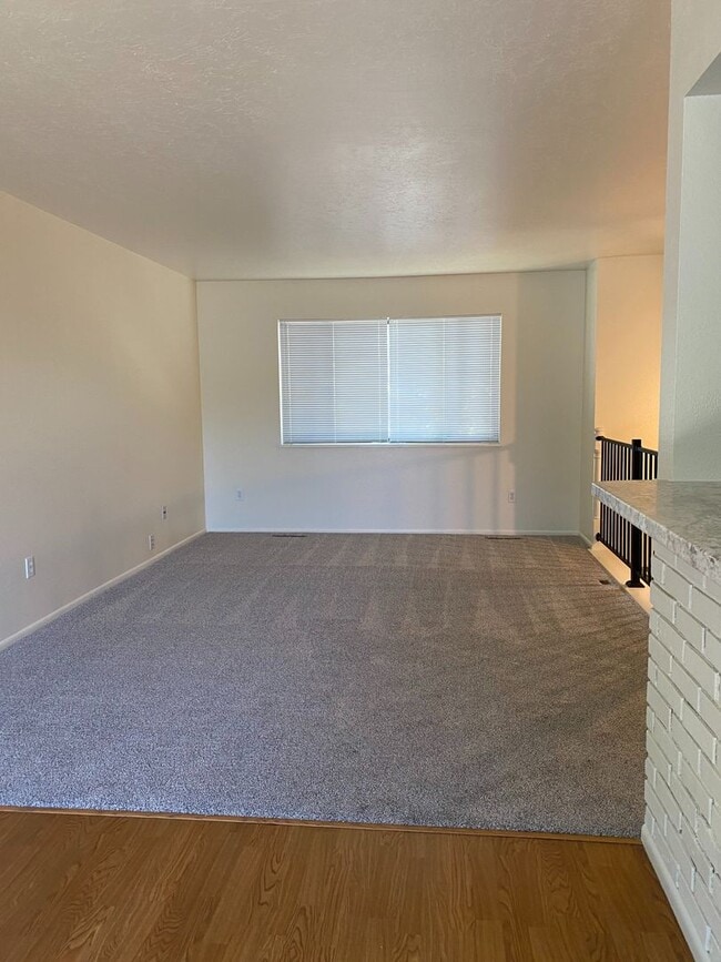 Building Photo - Half off of first months rent if a lease is signed before February 28th! 3 BED // 2 BATH HOME WIT...
