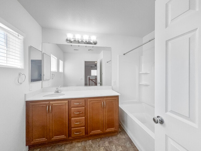 Building Photo - Charming 3-Bedroom, 2.5-Bath Home in a Des...