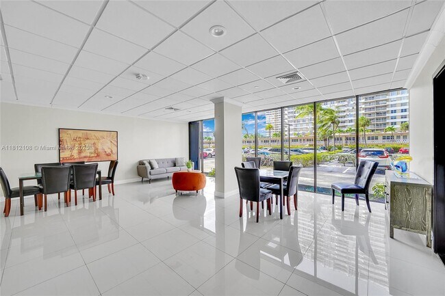 Building Photo - 2049 S Ocean Dr
