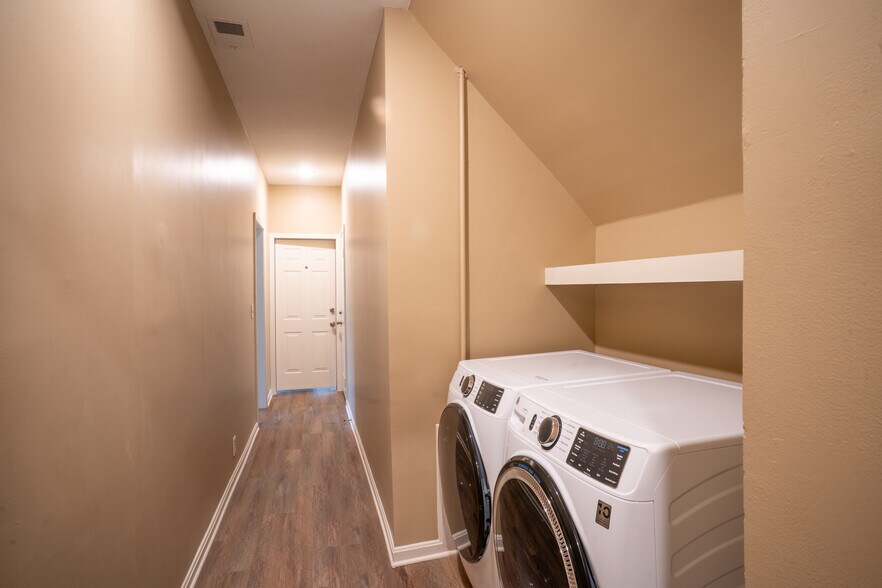 Building Photo - 514 W Saint Catherine St